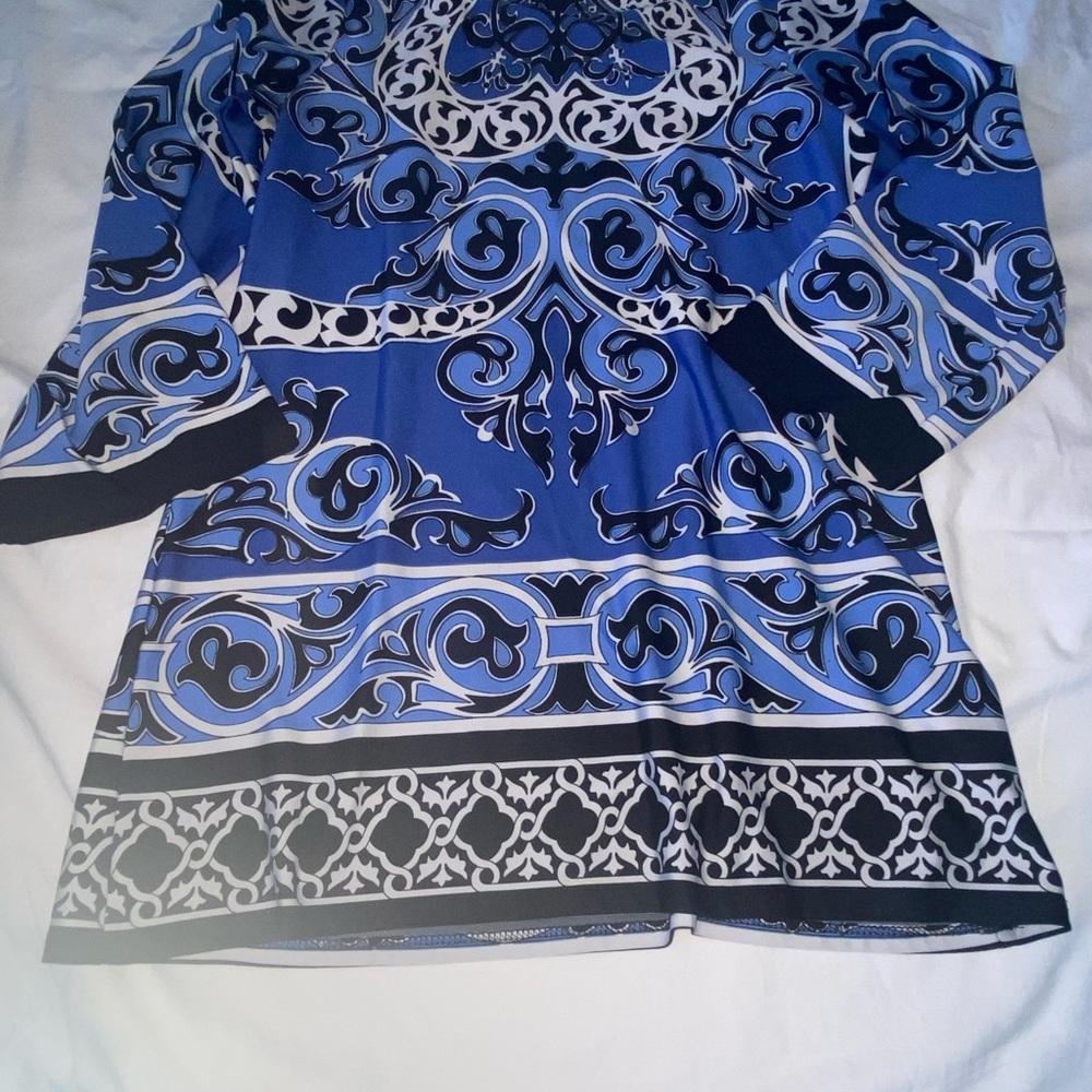Sunny Leigh Blue and White Graphic Long Sleeve Tunic - Picture 2 of 7